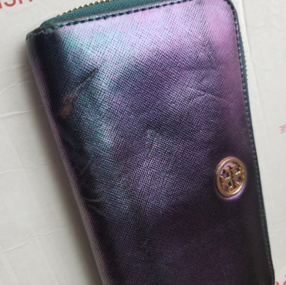 ❌ Sold ❌ Holographic Tory Burch wallet **FAIR** - Picture 9 of 12